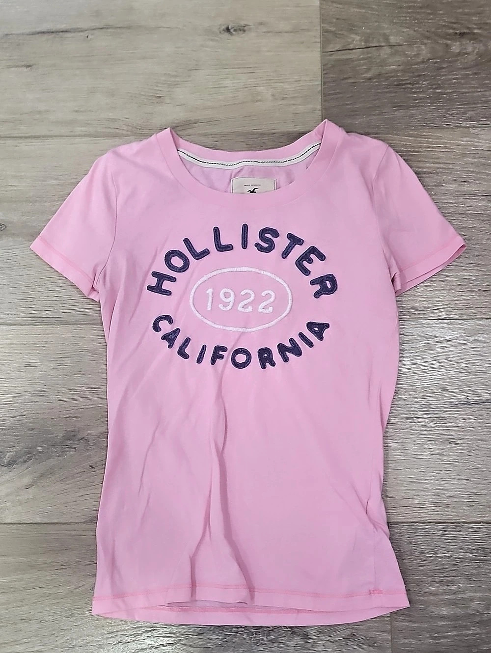 Hollister California 1922 Graphic Tee Pink Size Small